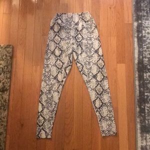 Balance Athletica ascend legging, python, size small
